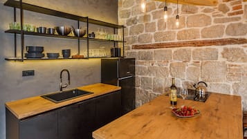 Deluxe Apartment, 1 Bedroom with terrace - Street Kneza Mislava 10 | Cucina privata | Frigorifero, macchina per tè/caffè, bollitore elettrico