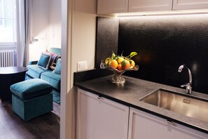 Departamento, 2 habitaciones | Cocina privada | Refrigerador, microondas, horno y parrilla de estufa 