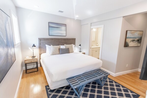 Luxury Apartment, 3 Bedrooms | 1 bedroom, premium bedding, individually decorated