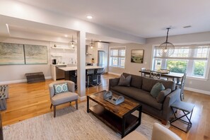 Luxury Apartment, 3 Bedrooms | Living area | Flat-screen TV - The Newport Lofts - 364 Thames Street (Newport)