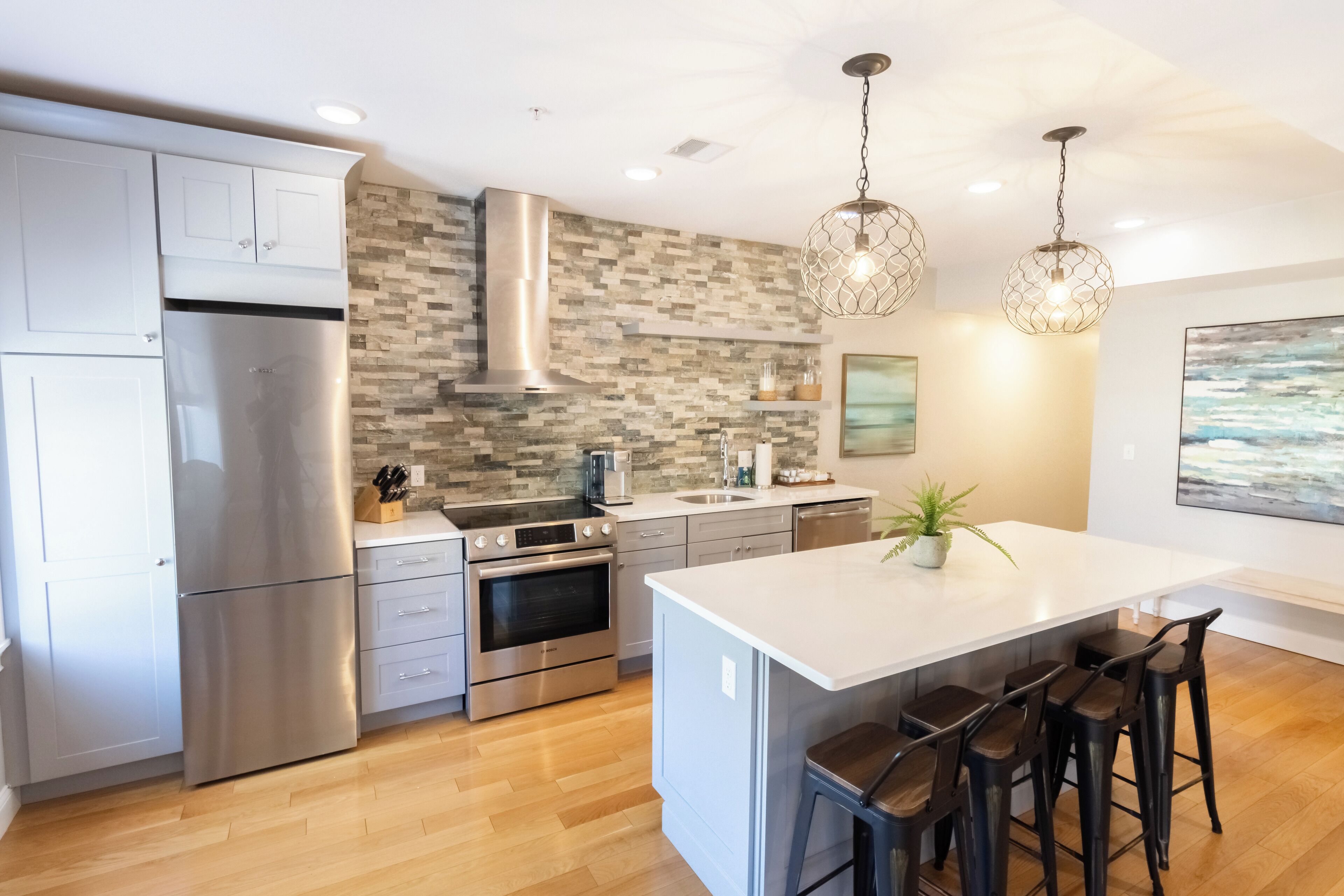 Apartemen Mewah, 3 kamar tidur | Dapur pribadi | Lemari es besar, microwave, kompor, dan mesin pencuci piring