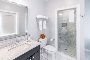 Unit 6 - Luxury Apartment, 2 Bedrooms | Bathroom | Shower, free toiletries, hair dryer, towels