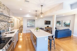 Luxury Apartment, 3 Bedrooms | Living area | Flat-screen TV - The Newport Lofts - 364 Thames Street (Newport)