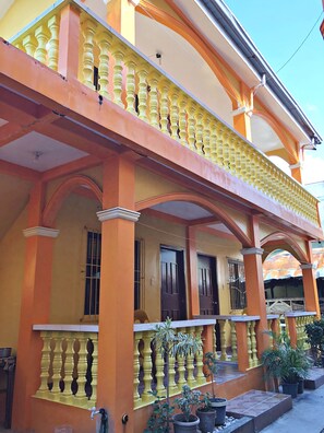Exterior - Queen of Isle Restaurant and Cottages (Puerto Galera)