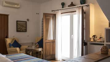 Deluxe kamer, 1 twee- of 2 eenpersoonsbedden, 1 kingsize bed, balkon, uitzicht op bergen | Lakens van Egyptisch katoen, luxe beddengoed, donsdekens, een minibar