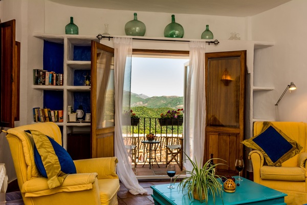 Egyptian cotton sheets, premium bedding, down comforters, minibar