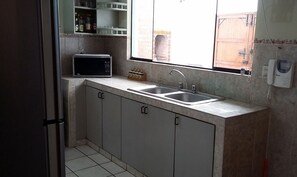 House | Private kitchen | Fridge, microwave, coffee/tea maker, cookware/dishes/utensils - Miramar Punta Hermosa House (Punta Hermosa)