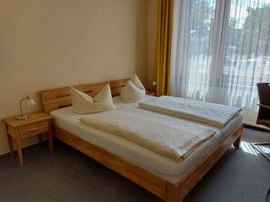 Double Room | Individually decorated, individually furnished, desk, blackout drapes - Hotel An Der Stadthalle (Braunschweig)