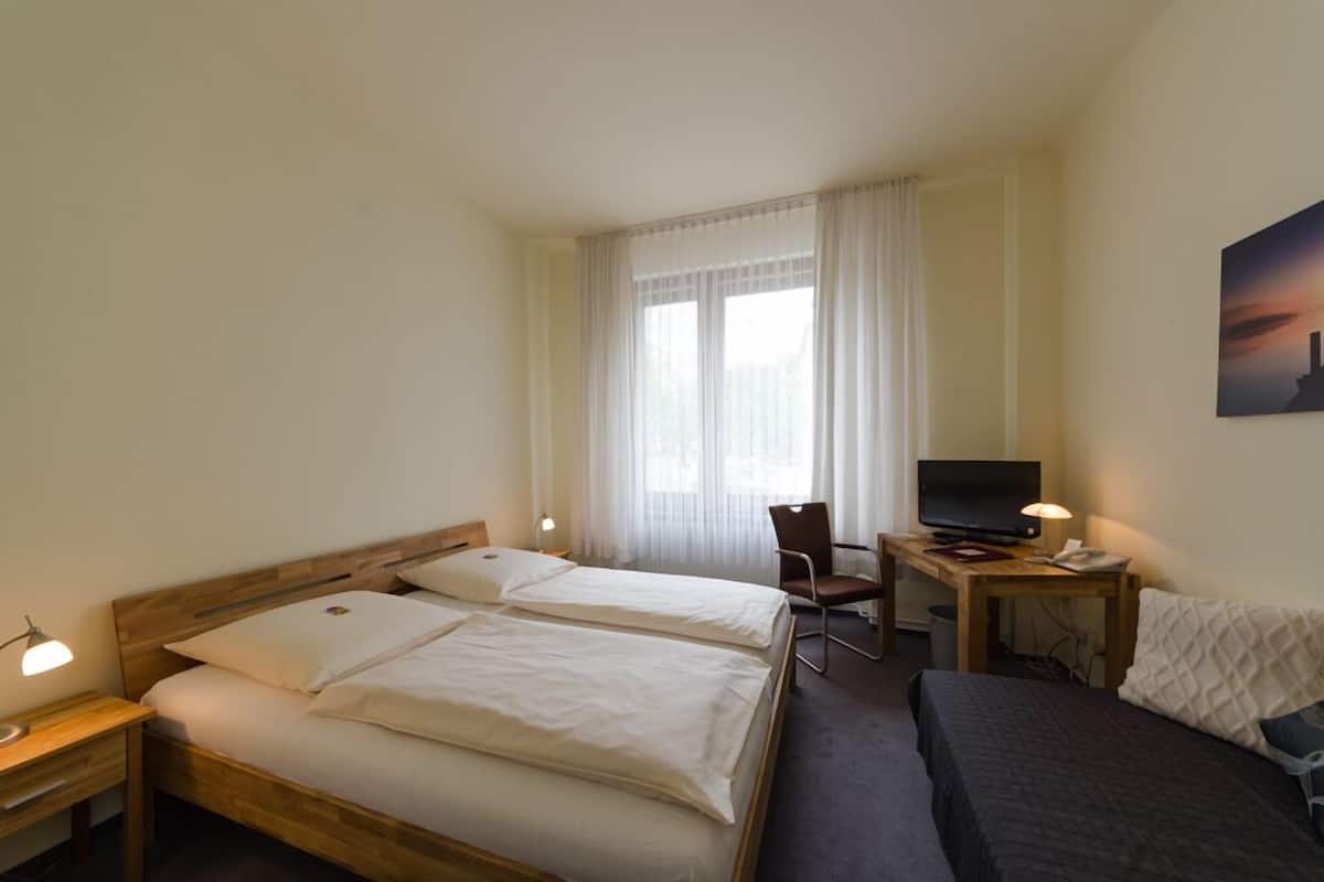 double room | individually decorated, individually furnished, desk, soundproofing