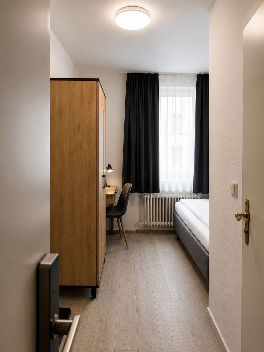 Chambre Simple | Décoration personnalisée, ameublement personnalisé, bureau