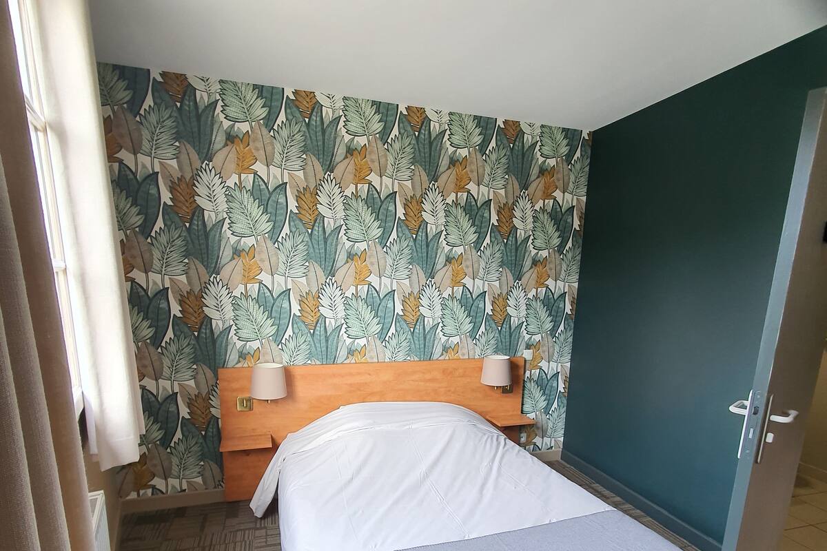 Desk, free WiFi, bed sheets