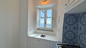 Estudio, 1 habitación | Cocineta privada | Refrigerador, parrilla de estufa y utensilios de cocina 