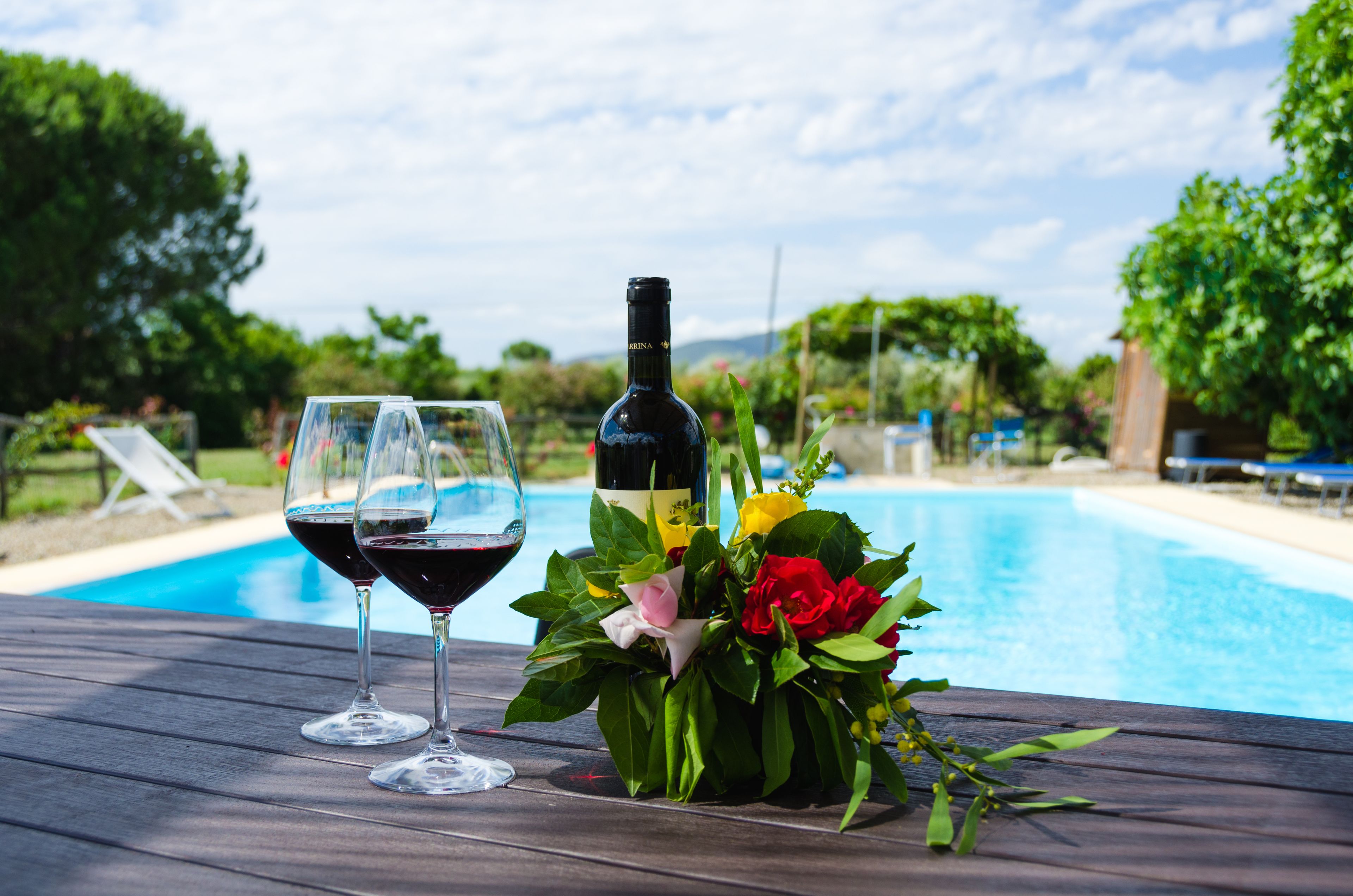 2 Außenpools, Sonnenschirme, Liegestühle