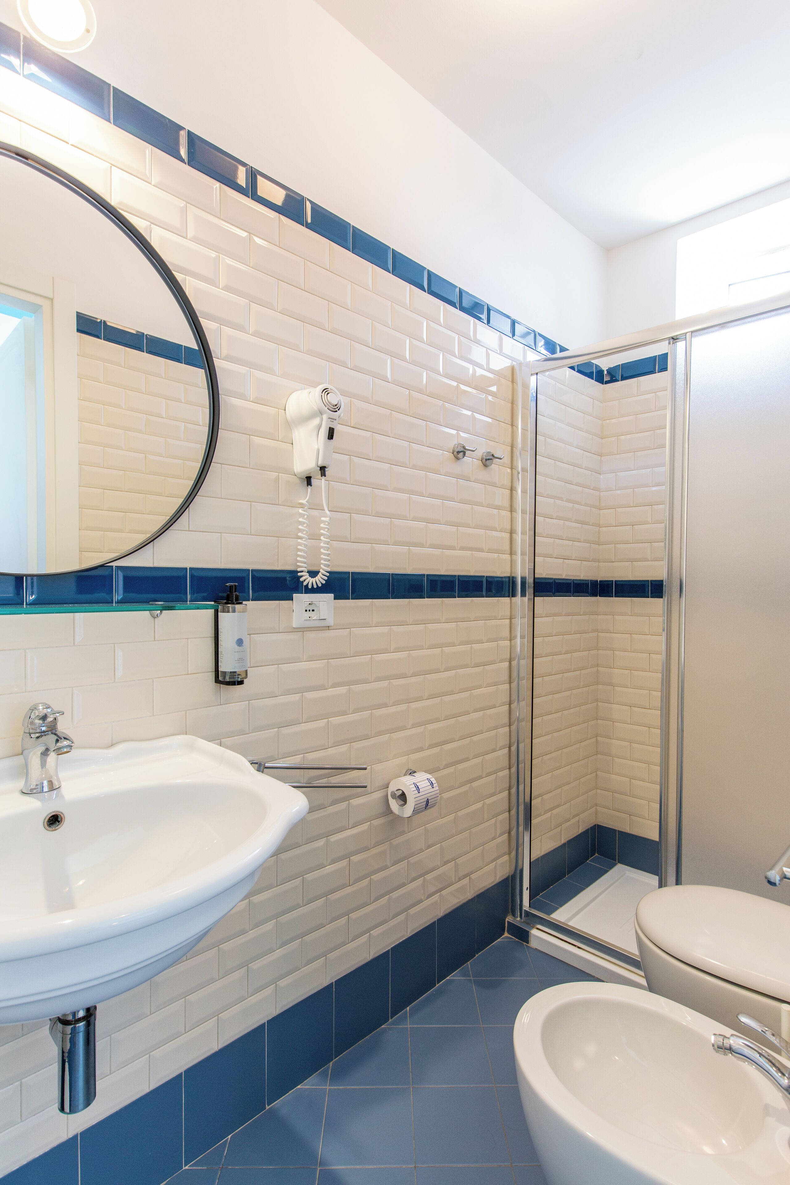 standard double or twin room, sea view | 1 bedroom, in-room safe, desk, free wifi