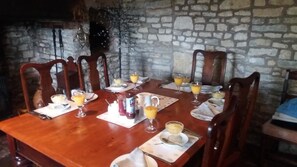 Petit déjeuner complet compris tous les jours