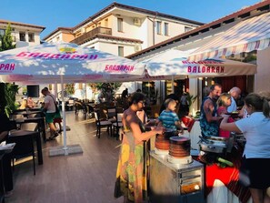 Breakfast, lunch, dinner served; local and international cuisine