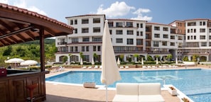 Outdoor pool, pool umbrellas