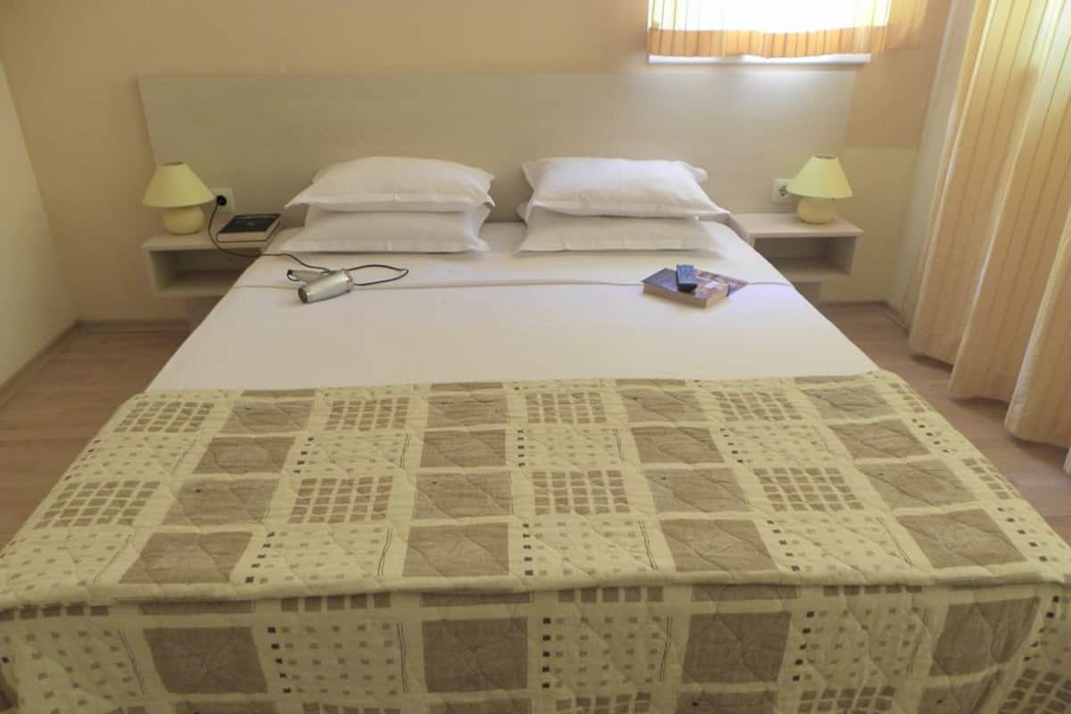 Premium bedding, desk, iron/ironing board, free WiFi