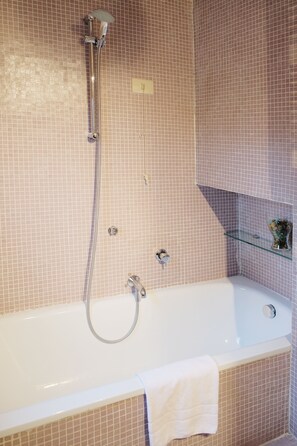 Apartment, 2 Bedrooms | Bathroom
