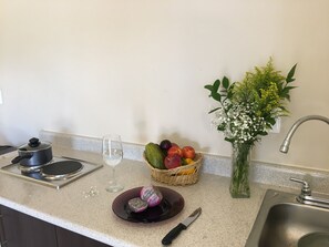 Comfort Suite, 1 King Bed, Kitchenette, Garden View | Private kitchen | Espresso maker
