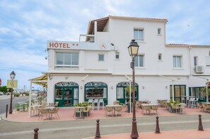 Front of property - evening/night - L'Abrivado (Saintes-Maries-de-la-Mer)