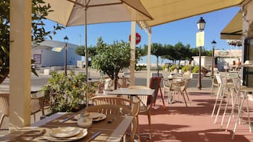 Petit déjeuner continental servi tous les jours en supplément