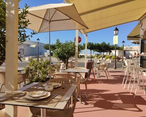 Petit déjeuner continental servi tous les jours en supplément