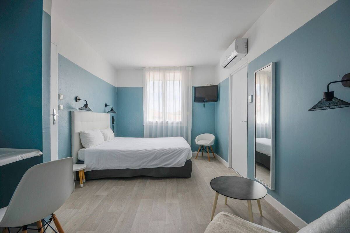Comfort Double Room, City View | Desk, iron/ironing board (on request), WiFi (free), bed sheets