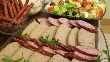 Frokostbuffé hver dag (PLN 18 per person)