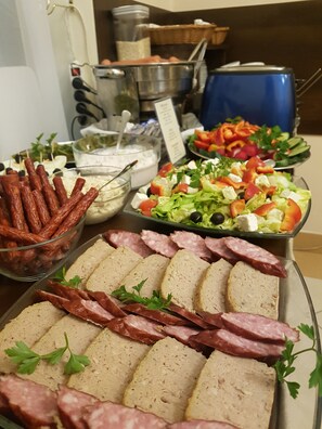 Daily buffet breakfast for a fee