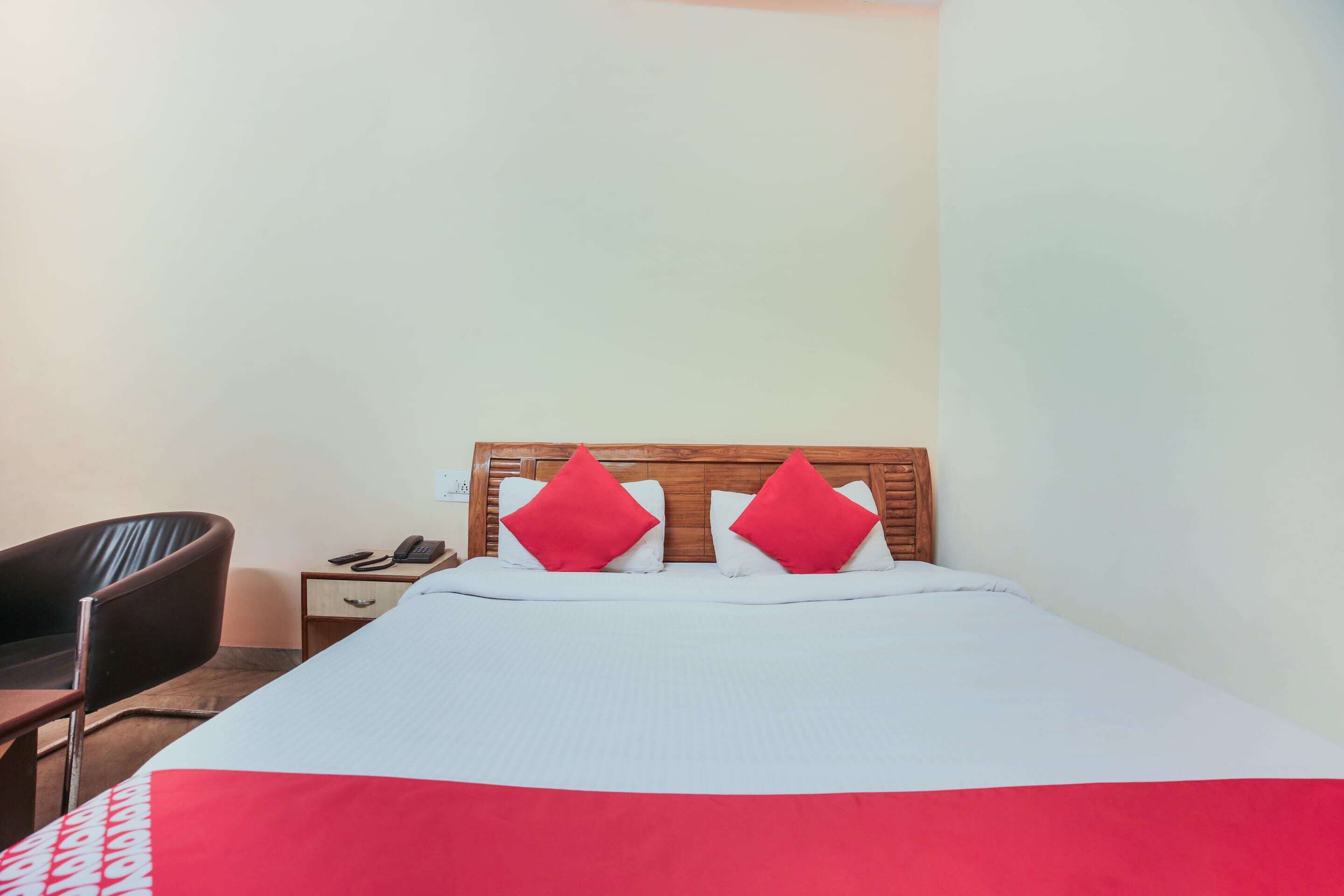 standard double room | bed sheets
