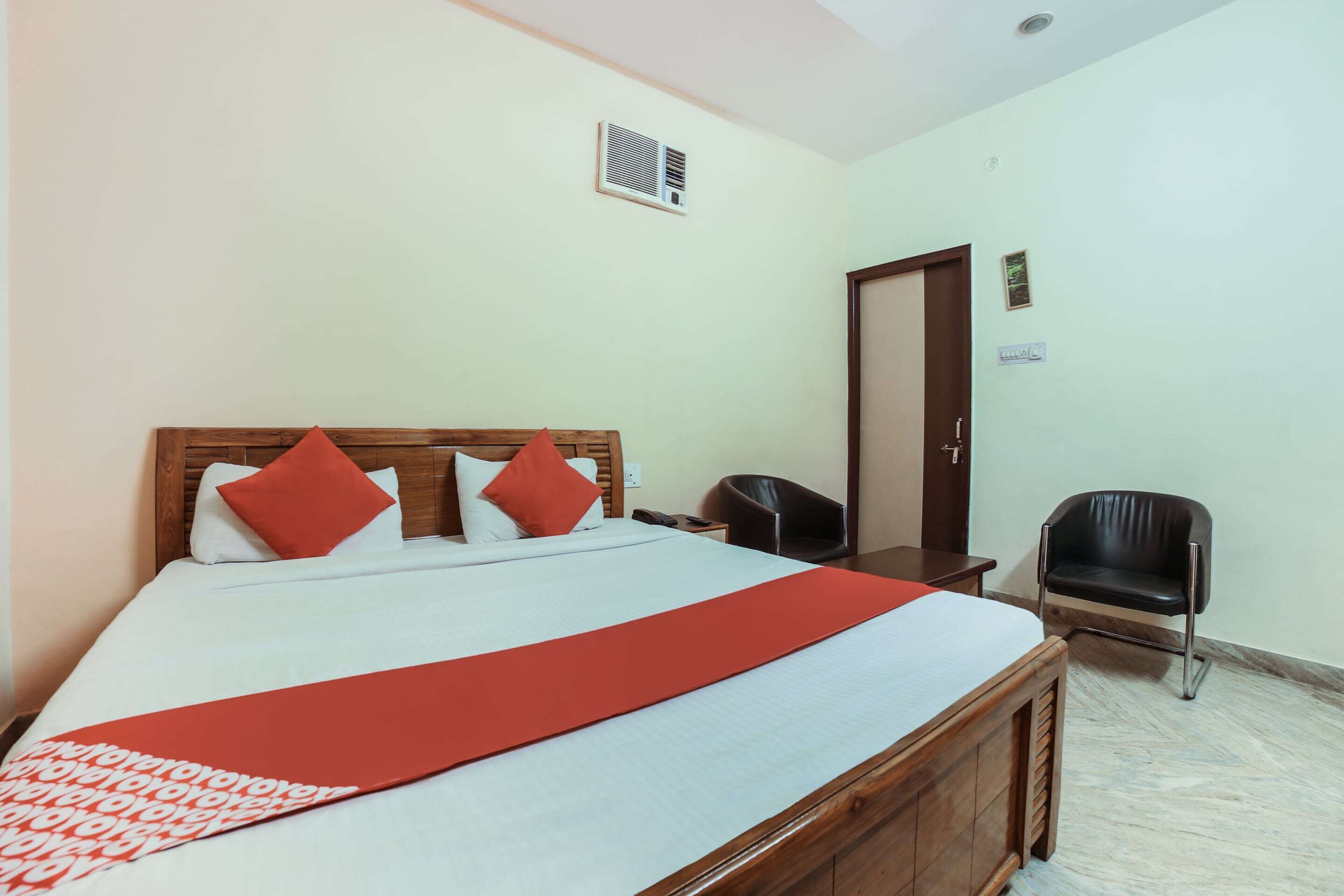 standard double room | bed sheets