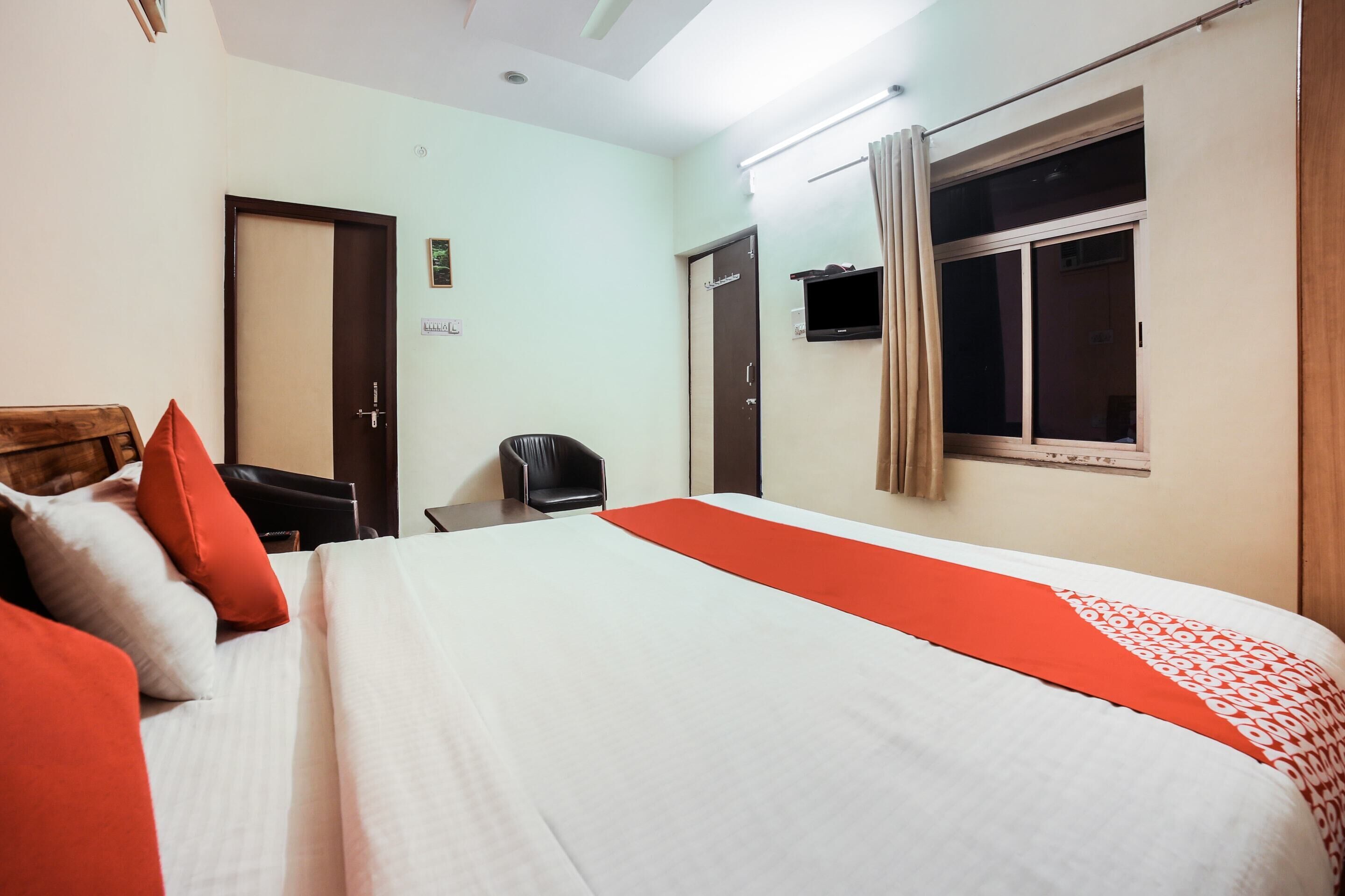 standard double room | bed sheets