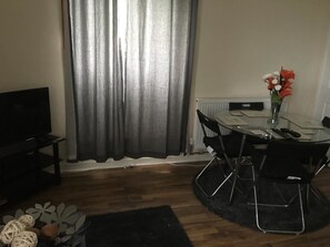 Apartment, 2 Bedrooms | Living room | Flat-screen TV - Majesty Tweed Apartment (Dundee)