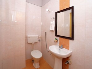 Double or Twin Room | Bathroom | Free toiletries, towels