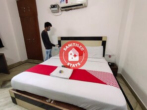 Bed sheets - OYO 2895 Cosy Tree Rooms (Noida)