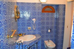 Bathroom - Casa Perla (Lipari)