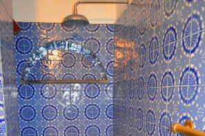 Studio | Bathroom shower - Casa Perla (Lipari)