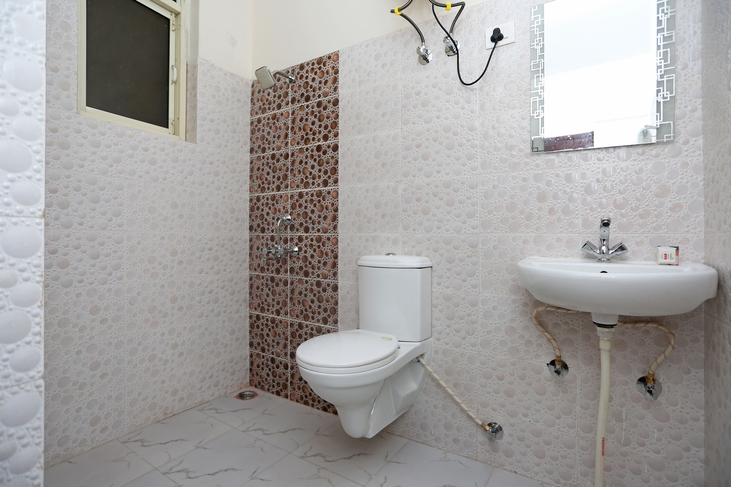 Double or Twin Room | Bathroom | Free toiletries, towels