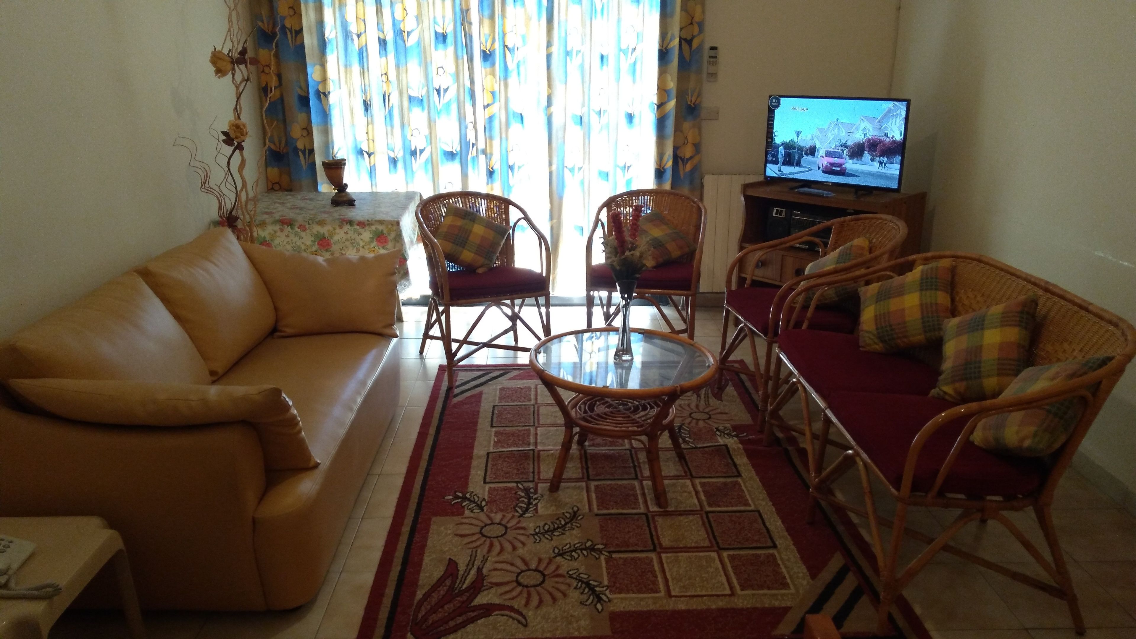 高級套房 | 客廳 | 32 吋LCD 電視連有線電視頻道、電視