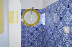 Studio | Dusche im Bad