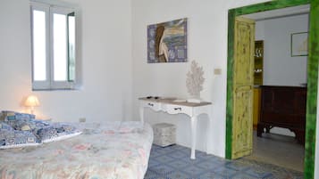 Studio | Living area | Flat-screen TV