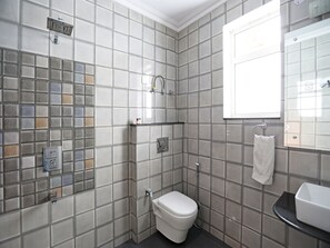 Double or Twin Room | Bathroom