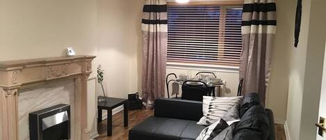 House, 2 Bedrooms | Living room | Flat-screen TV