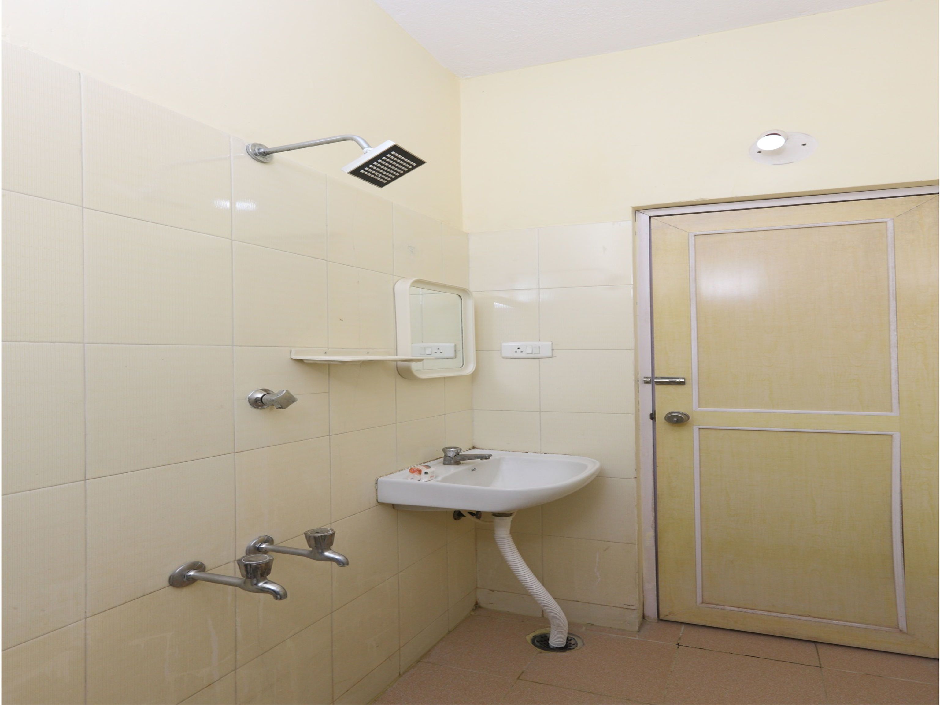 double or twin room | bathroom | shower, rainfall showerhead, free toiletries, towels