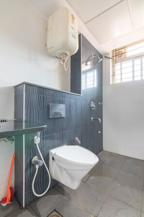 Double or Twin Room | Bathroom | Free toiletries, towels - OYO 11683 Hotel YMCA (Bengaluru)