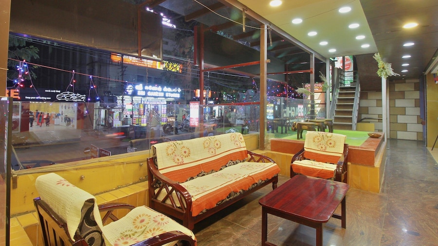 OYO 10551 RJ 格兰酒店