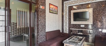 OYO 11389 Hotel NG Palace