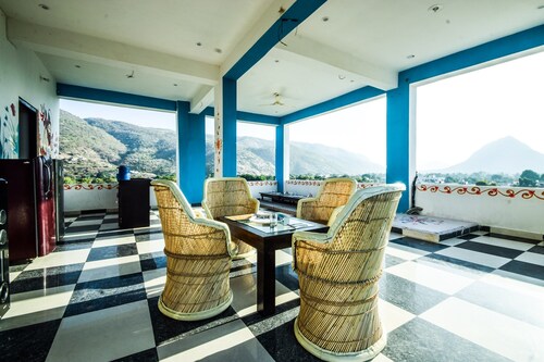 OYO 10682 Hotel Blue Lotus