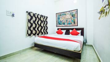 Standard Double Room | Free WiFi, bed sheets